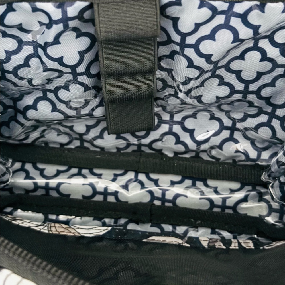 LUG Roundabout Crossbody/Wristlet Wallet - Picture 6 of 7